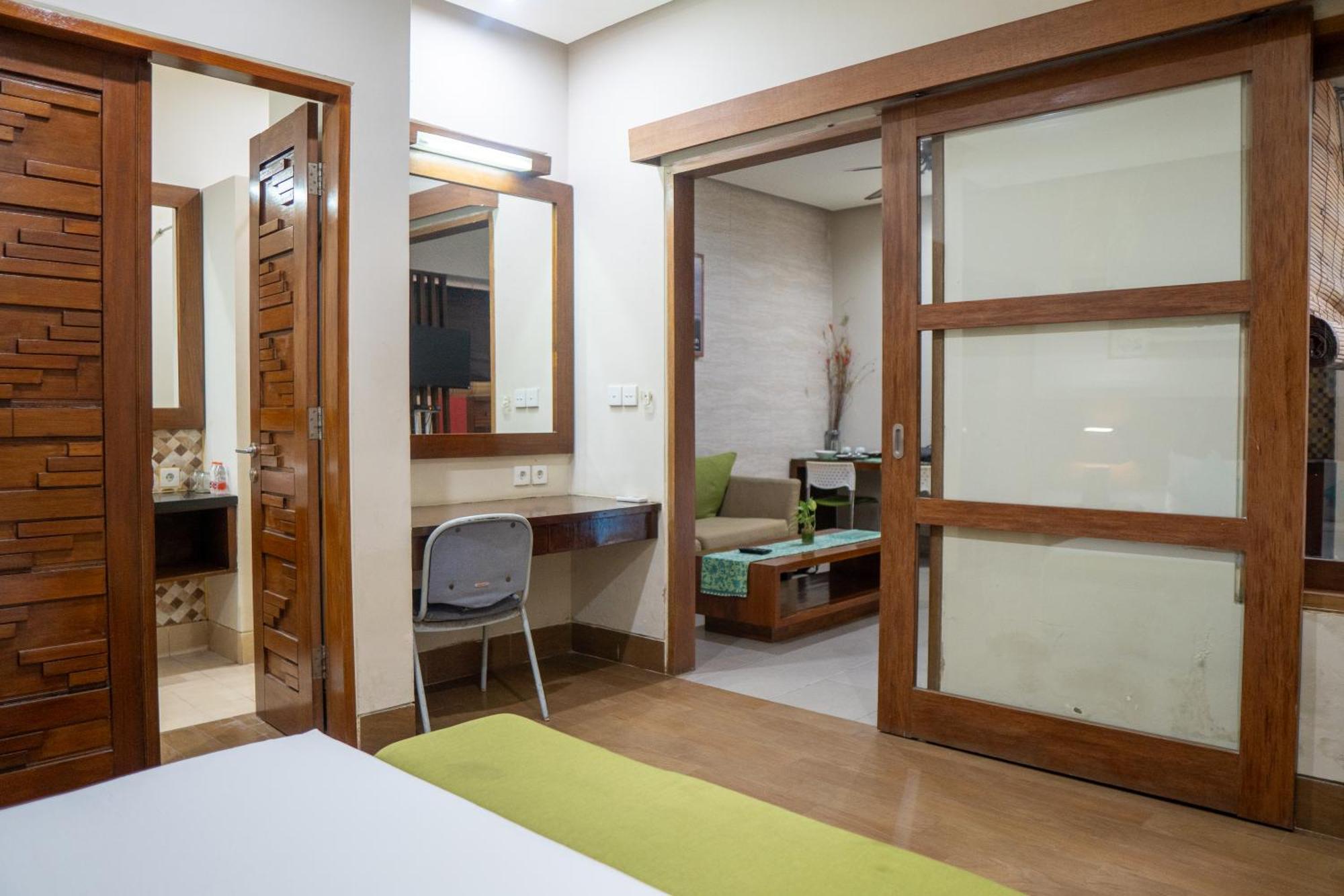 The Green Zhurga Suite Kerobokan  Exterior photo