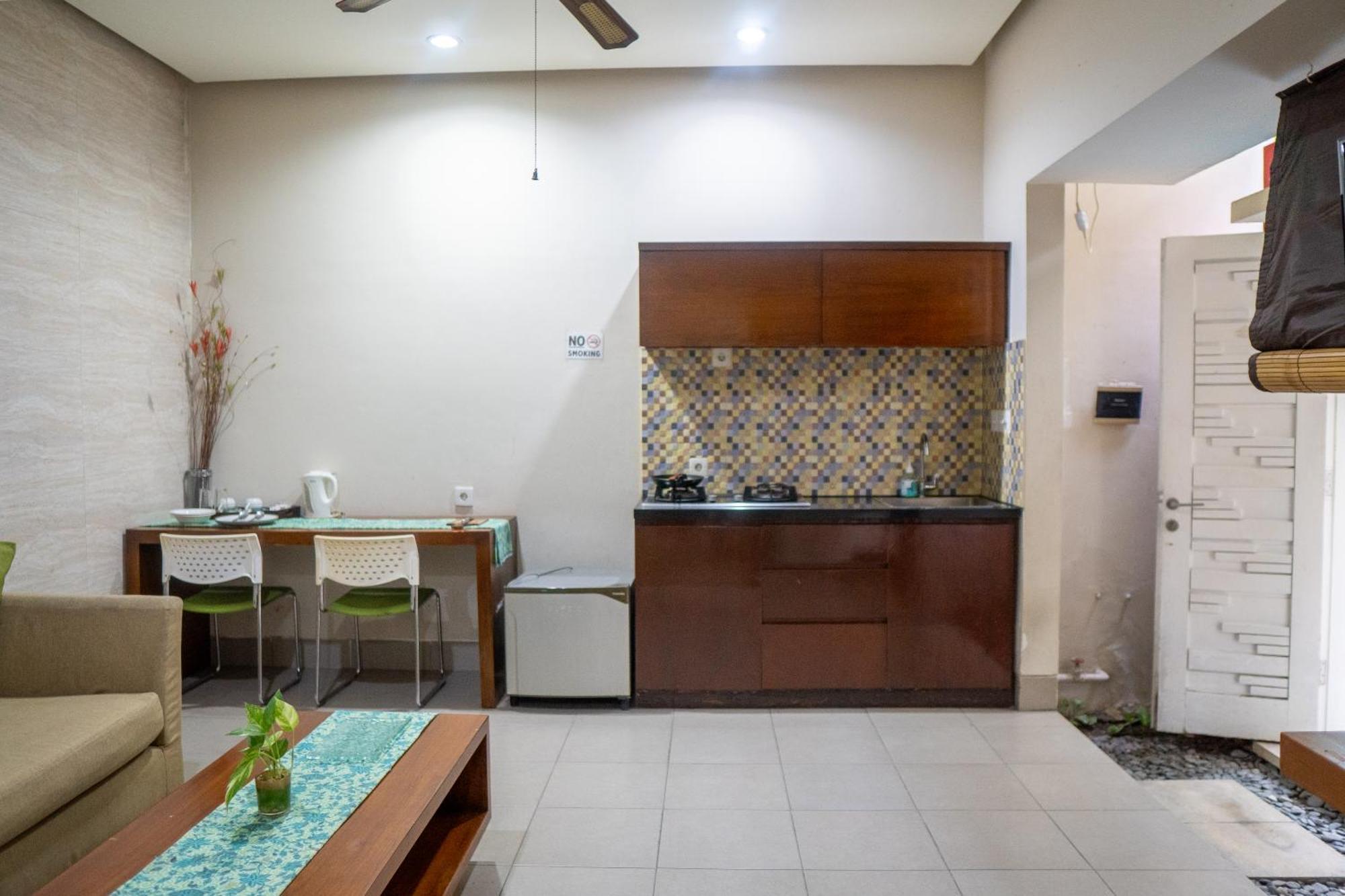The Green Zhurga Suite Kerobokan  Exterior photo